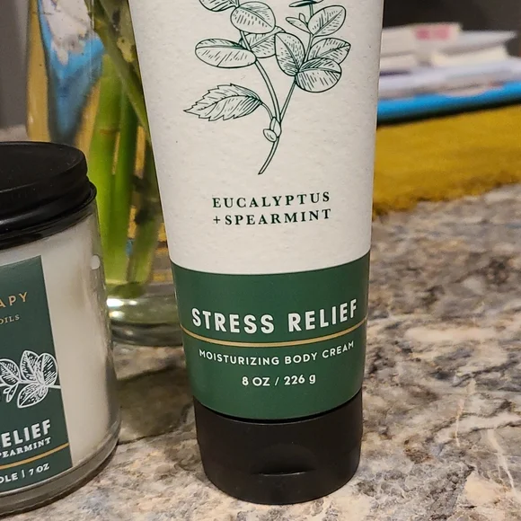 Bath and body lotion and candle - Picture 3 of 3